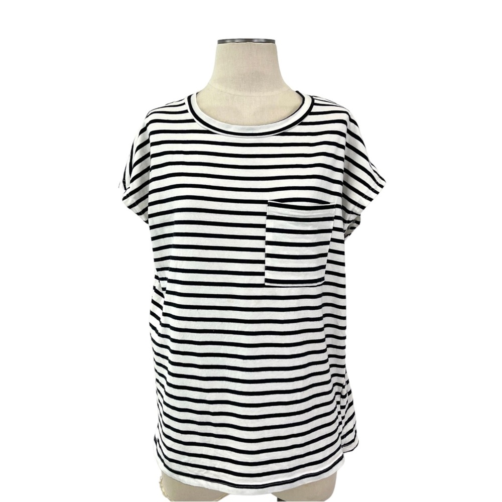 Unbranded- Black & White Stripe Pocket Tee Size Large.